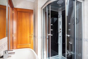 Hair dryer - Chalet adosado con piscina terraza y garaje (Castro-Urdiales)