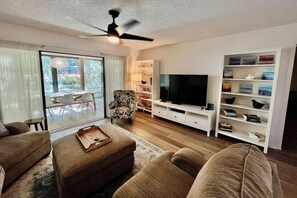 TV, ping pong - Great view of tranquil lagoon, just a short walk to the Village Del Prado pool. (Saint Augustine)