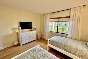 2 bedrooms, internet - Well appointed first floor 2 bedroom, steps to the pool & beach! (Saint Augustine)