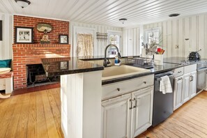 Oven, coffee/tea maker, dining tables - Downtown Berlin Home w Historic Charm Dog Friendly Home (Berlin)