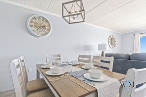 Dining - 2 Bedroom/2 Bathroom Ocean Front Condo (Ocean City)