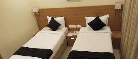In-room safe, soundproofing, iron/ironing board, free WiFi
