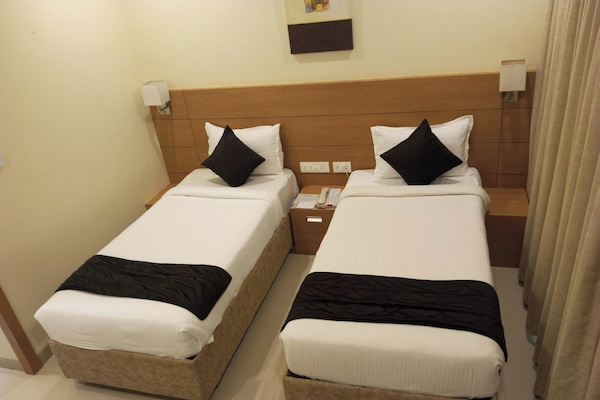 In-room safe, soundproofing, iron/ironing board, free WiFi