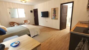 1 slaapkamer, een strijkplank/strijkijzer, reisbedje, gratis wifi