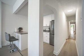 Departamento presidencial, 2 habitaciones, cocina | Ropa de cama de alta calidad y camas con pillow-top