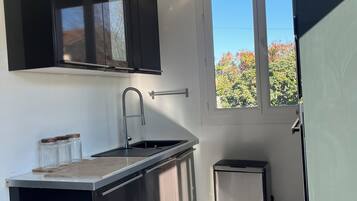 Micro-ondes, four, plaque de cuisson, lave-vaisselle