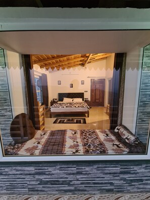 5 bedrooms, WiFi, bed sheets