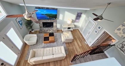 Cozy retreat minute away to mountain escape!!w/Fireplace