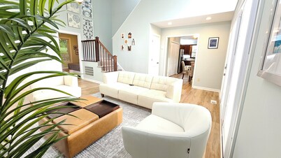 Cozy retreat minute away to mountain escape!!w/Fireplace