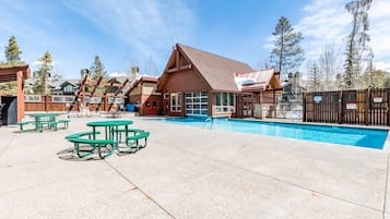 Alberca techada y alberca climatizada