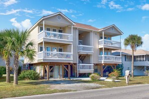 Exterior - Spacious 2BD 2 Bath, Steps to Atlantic Ocean, W/D, Parking, Golf Carts Welcome (Surfside Beach)
