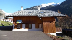 A wooden chalet with a sloped roof, a small porch, and a sign indicating it is a mountain guesthouse. - Ground floor, terrace, tv, ski locker, 72m², Champagny-en-Vanoise (Champagny-en-Vanoise)