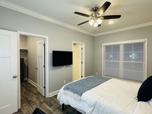 4 habitaciones, escritorio, tabla de planchar con plancha y wifi gratis 