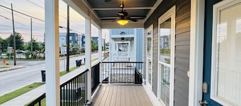 Luxury 4B/4.5b Home, EV Charger, deck by MCG #9