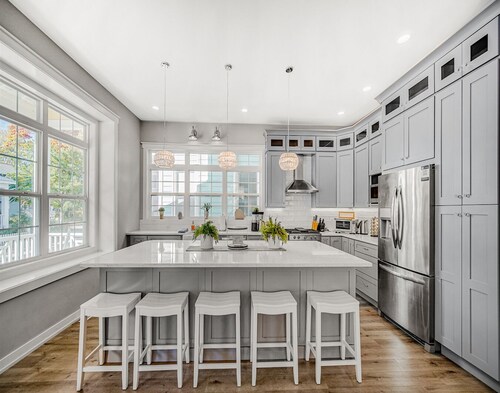 Beachwalk Set Sail! Luxury Home Open Floor Concept Large Outdoor Area