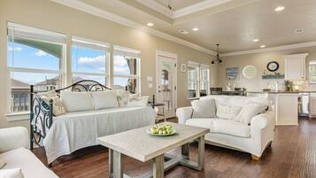 House, 2 Bedrooms | Living area | Smart TV, streaming services