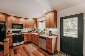 เคบิน, 3 ห้องนอน | ครัวส่วนตัว | ตู้เย็น, เตาอบ, เครื่องชงกาแฟ/ชา, เตาปิ้งขนมปัง