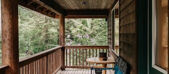 77mbr - Wi-fi - Fireplace - Pets Ok - Bbq 3 Bedroom Cabin by RedAwning