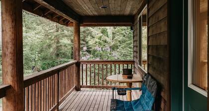 77mbr - Wi-fi - Fireplace - Pets Ok - Bbq 3 Bedroom Cabin by RedAwning