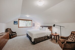 Cabin, 3 Bedrooms | 3 bedrooms, free WiFi - 77mbr - Wi-fi - Fireplace - Pets Ok - Bbq 3 Bedroom Cabin by RedAwning (Deming)