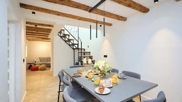 Comfort Apartment | Dining room