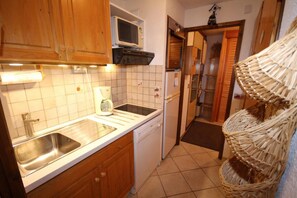 Fridge, microwave, oven, dishwasher - 100m from shops, 1st floor, view mountain, tv, ski locker, 52m², Les Saisies (Les Saisies)