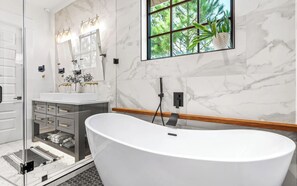 Hair dryer, towels - Luxury Estate - Waterfront - Private Pool & Bay Dock (Santa Rosa Beach)