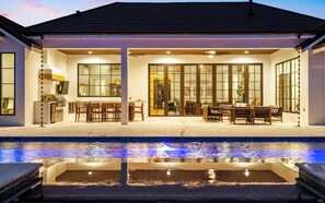 Outdoor dining - Luxury Estate - Waterfront - Private Pool & Bay Dock (Santa Rosa Beach)