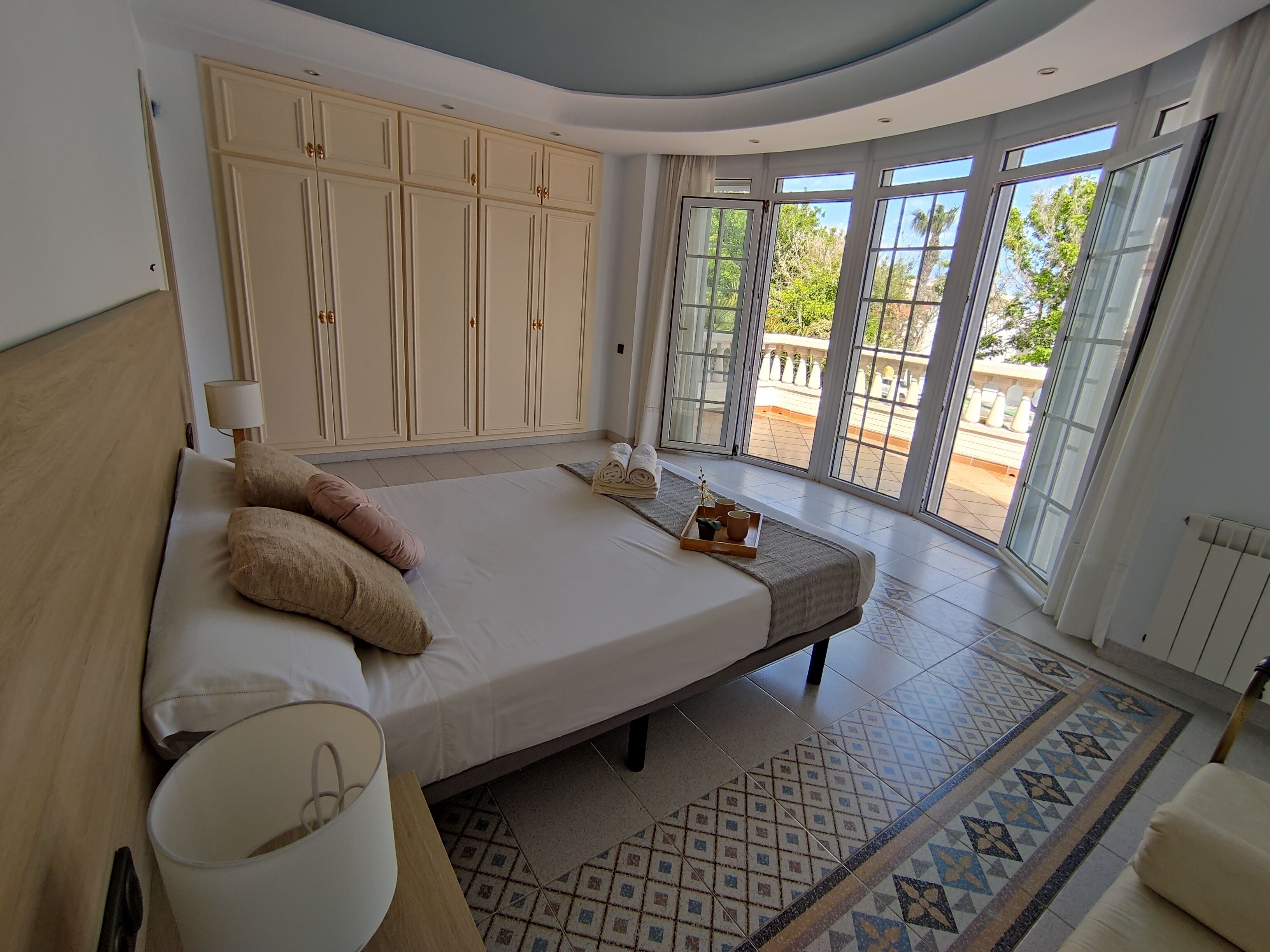 6 bedrooms, desk, iron/ironing board, free WiFi