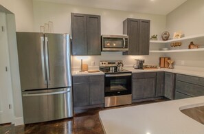Fridge, microwave, oven, stovetop - Hundred Mullet Hotel- New Home Near Foley  (Foley)