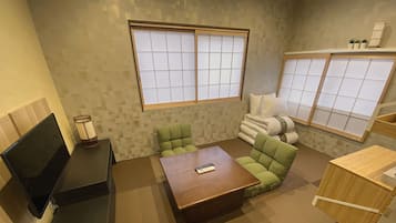 Superior-rum - japansk futon - icke-rökare - privat badrum | Skrivbord, arbetsyta för laptop, ljudisolering och strykjärn/strykbräda