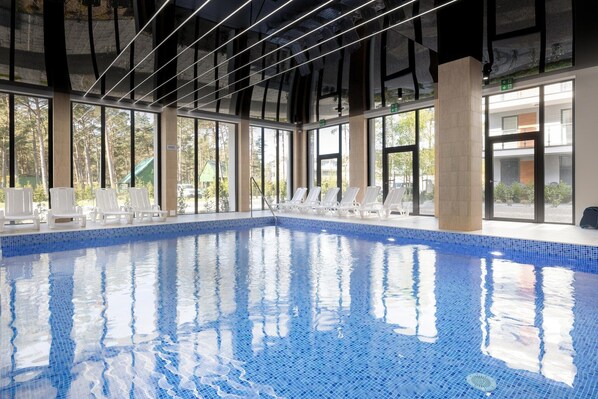 Una piscina cubierta