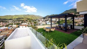 Outdoor dining - Casa Elizabeth Taylor | Rooftop Pool & Gym (Puerto Vallarta)