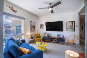 TV - Casa Elizabeth Taylor | Rooftop Pool & Gym (Puerto Vallarta)