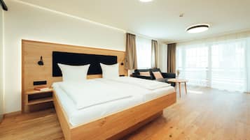 Deluxe Double Room | Individually decorated, individually furnished, desk, laptop workspace