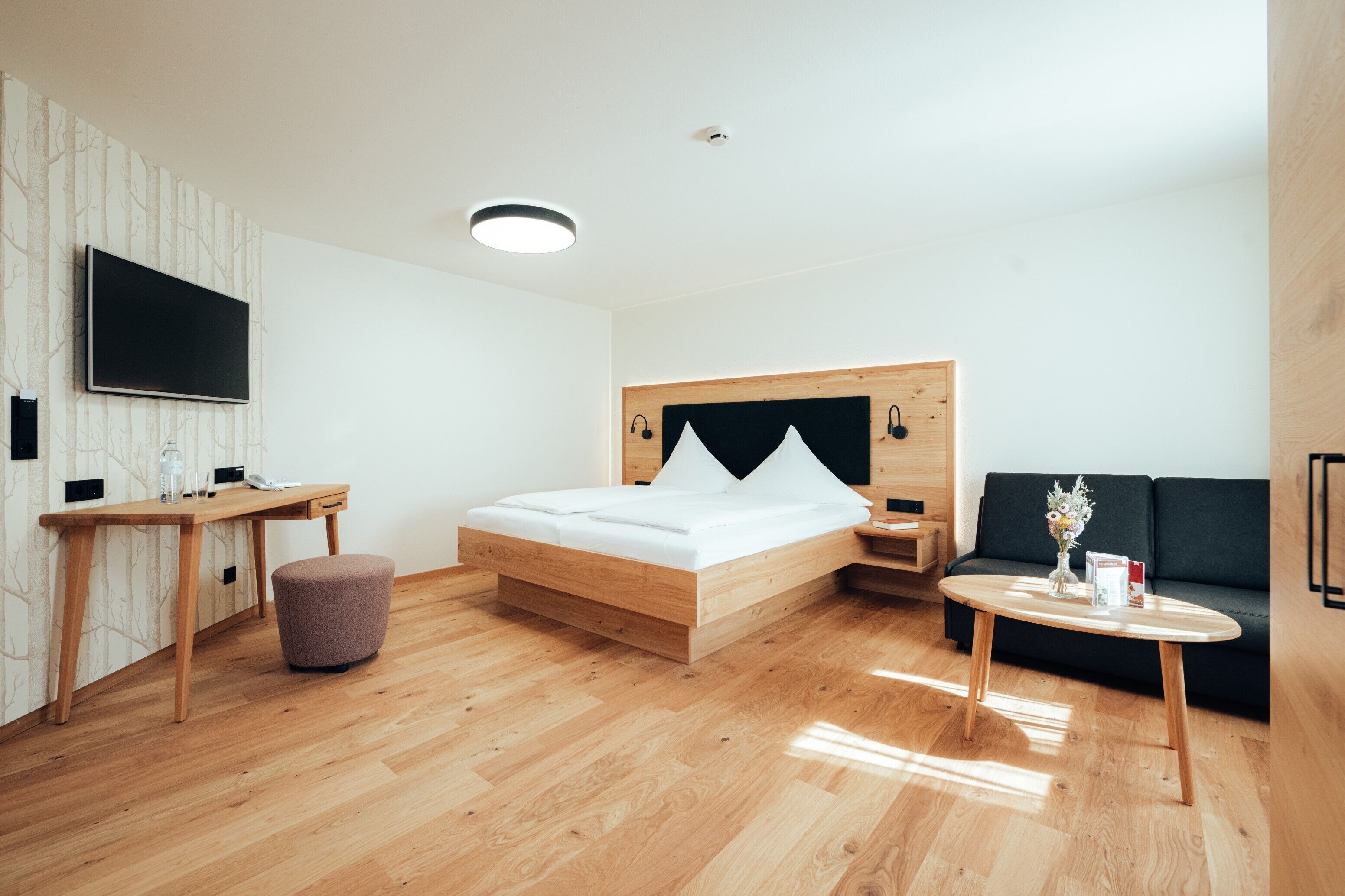 Deluxe Double Room | Individually decorated, individually furnished, desk, laptop workspace