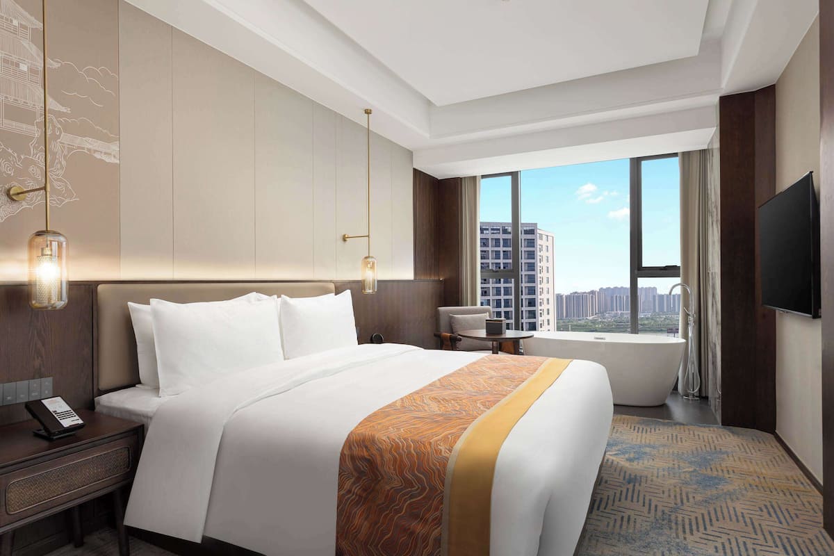 Superior Room, 1 King Bed, Non Smoking (Cloud View)