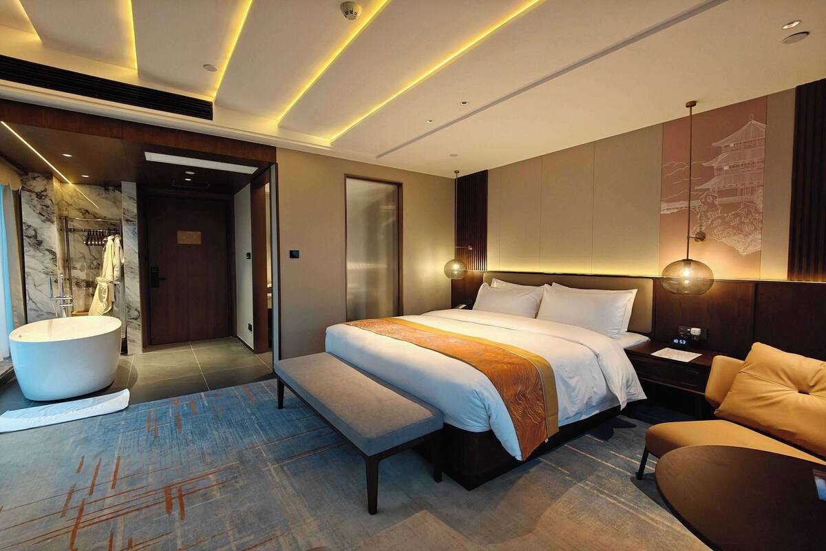 Room, 1 King Bed, Non Smoking (Panoramic View)