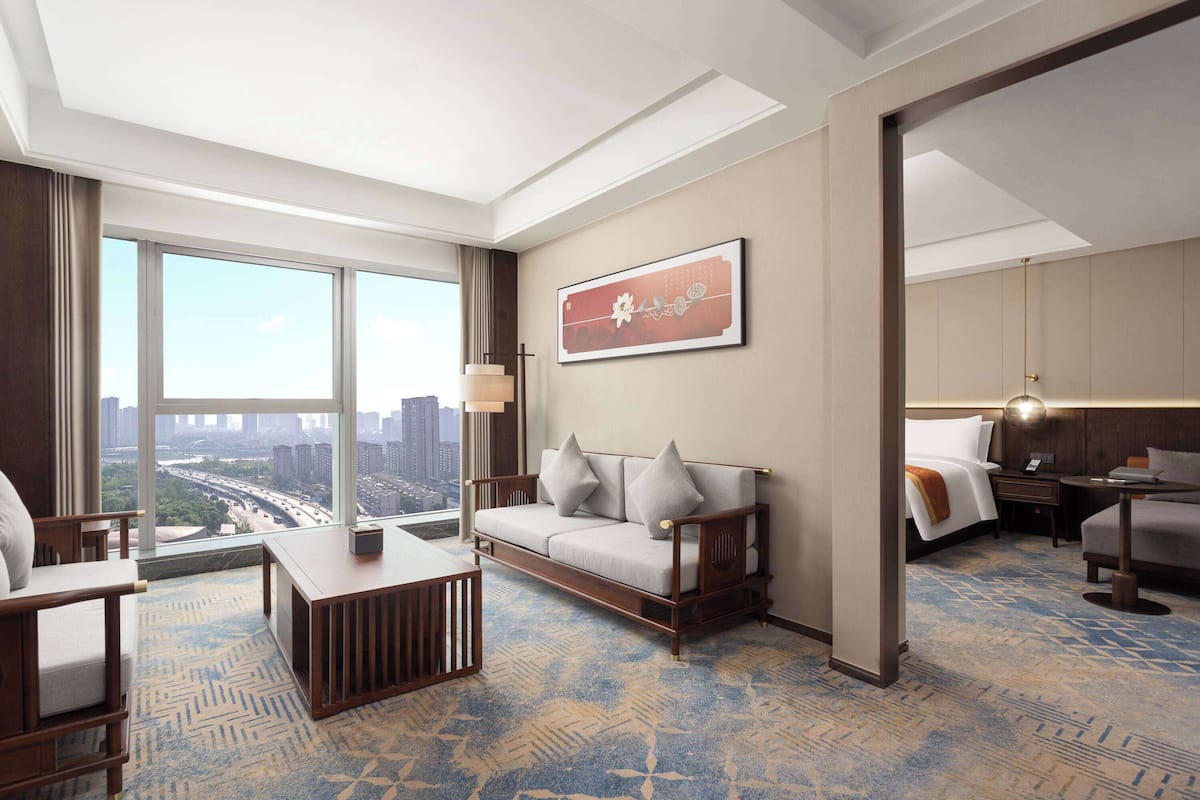 Executive Suite, 1 King Bed, Non Smoking (Super Panoramic View)