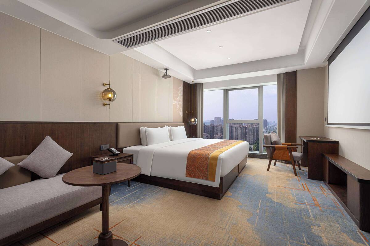 Room, 1 King Bed, Non Smoking (Hollywood Cinema)