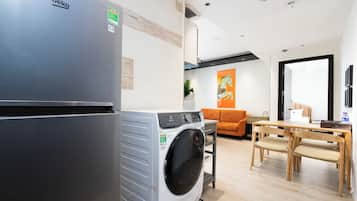 Deluxe Apartment, 2 Bedrooms, Kitchen, City View | Private kitchen | Fridge, microwave, oven, stovetop