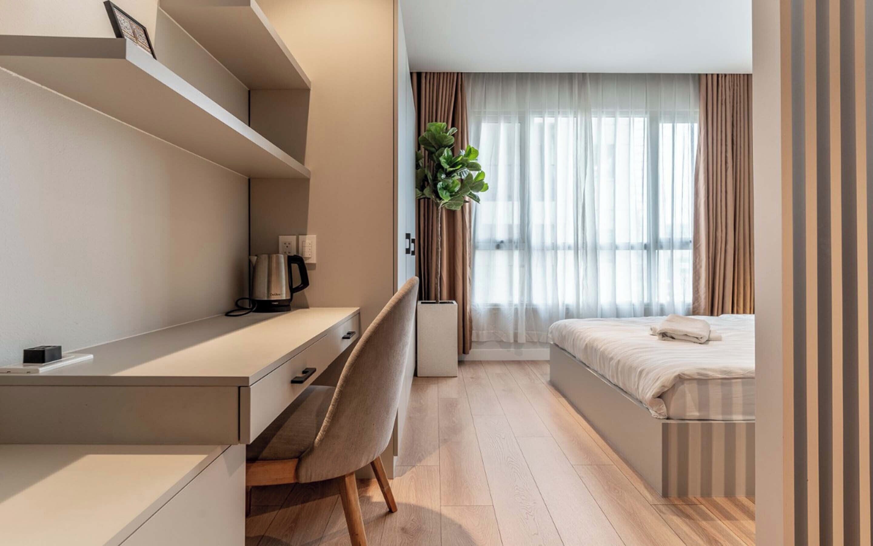 Deluxe Apartment, 1 King Bed, Kitchen, City View | In-room safe, desk, blackout drapes, soundproofing