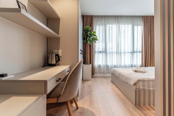 Deluxe Apartment, 1 King Bed, Kitchen, City View | In-room safe, desk, blackout drapes, soundproofing