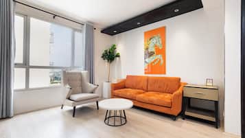 Deluxe Apartment, 2 Bedrooms, Kitchen, City View | Living area