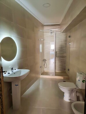 Håndklær, såpe og toalettpapir