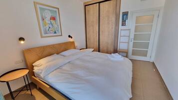 1 bedroom, soundproofing, iron/ironing board