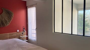 3 chambres, bureau, Wi-Fi gratuit, draps fournis