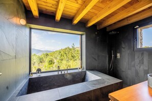 Interior - Villa D'architecte Comme un nid D'aigle en Pleine Nature Entre mer et Montagne (Sari-Solenzara)