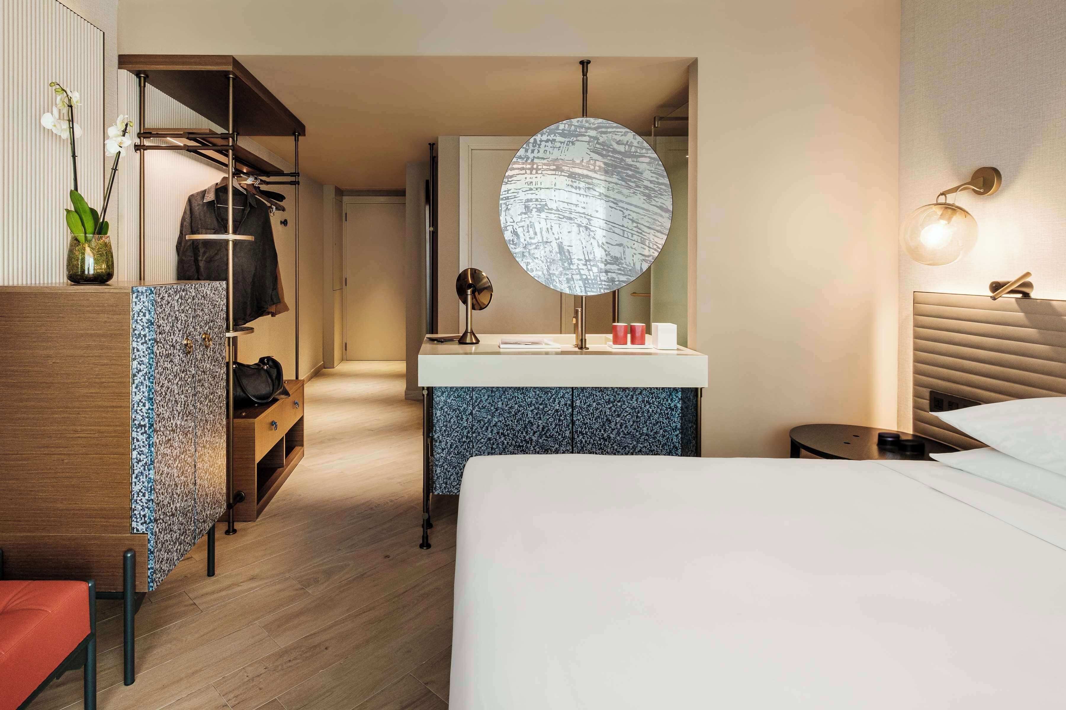 Room, 1 King Bed | Egyptian cotton sheets, premium bedding, Tempur-Pedic beds, minibar