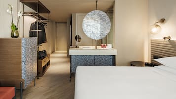 Room, 1 King Bed | Egyptian cotton sheets, premium bedding, Tempur-Pedic beds, minibar